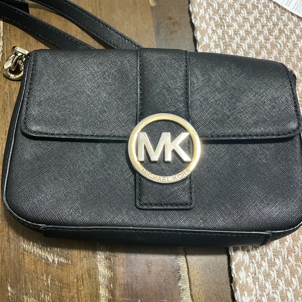 MICHAEL KORS CROSS BODY